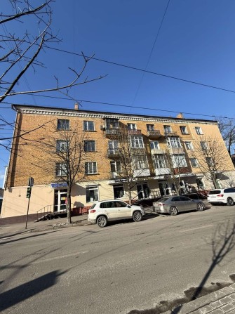 Продам 2 ком в центре 55м2 - фото 1