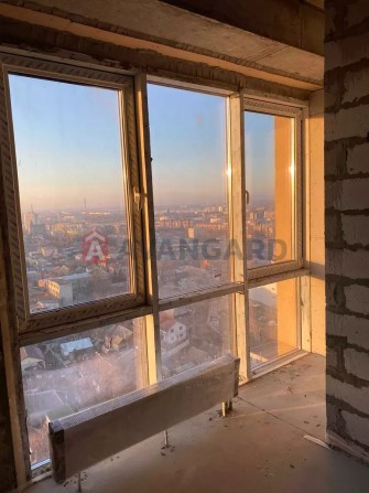 Нова 4-кімнатана квартира в центрі - фото 1