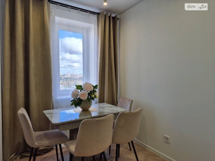 Продаю 2-к квартира з дизайнерським ремонтом - фото 1