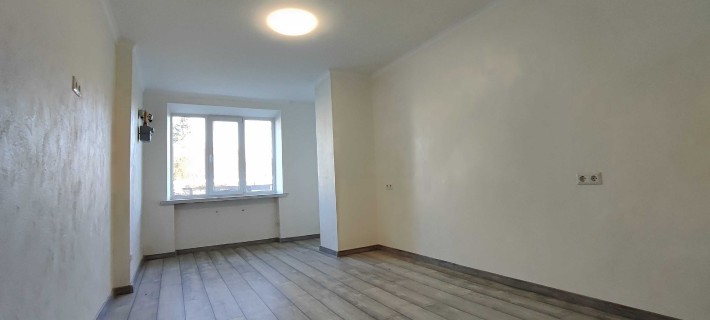 Продається однокімнатна квартира з ремонтом в цегляному будинку - фото 1