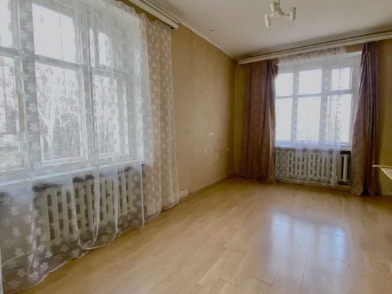 Центр Міста,Простора 3 кімнатна 74м2 ,сталінка ,Сертифікат (NN) Чернигов