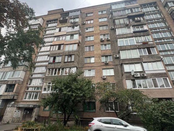 Продам 1-кімнатну квартиру вул. Алматинська 34 Київ