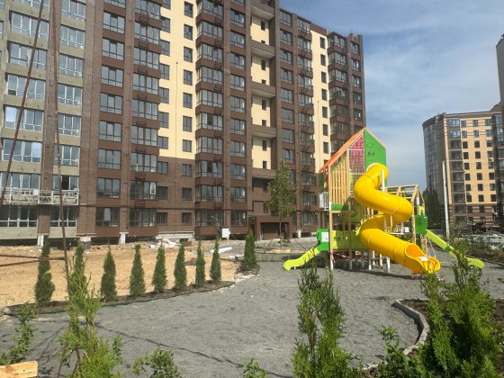 Простора  1 кімнатна 45 м2, район  Масани, індивідуальне опалення Чернигов