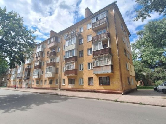 Продам 2 ком Шерстянка Сертификат Чернигов