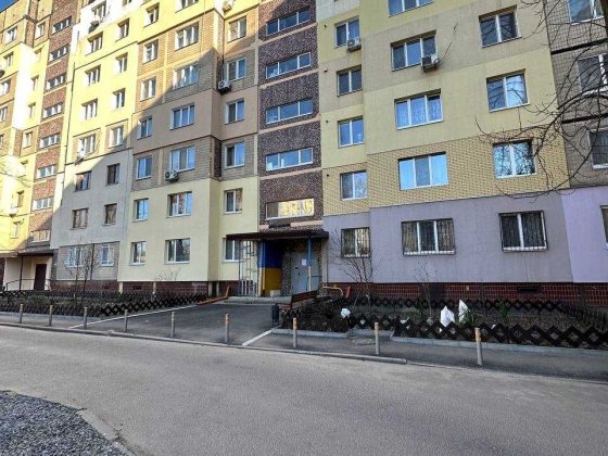 Продам 3-х кімнатну квартиру по пров. Добровольців.б.6 Днепр
