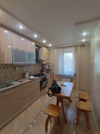 Продається чудова 3 кімната квартира на Лялі Ратушні. - фото 1