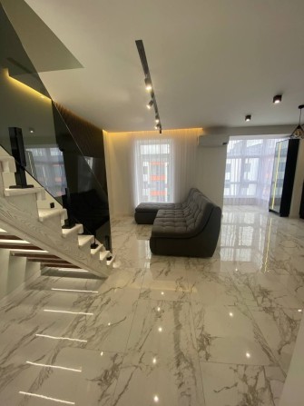 Дворівнева квартира в новобудові - фото 1