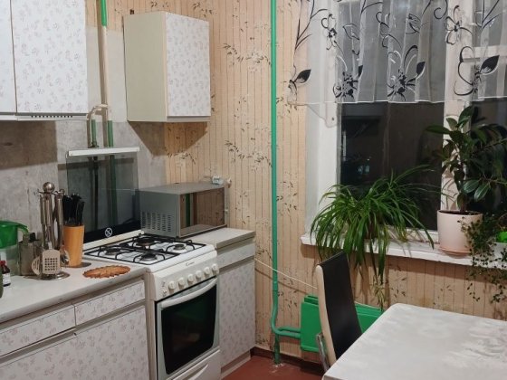 Продам 4 х комн  ЧН  84 м2 центр .Мстиславского 52 Чернигов