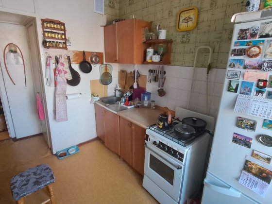 Продаж 3 кімнатної квартири біля ринку  "Нива" на 9 поверсі Чернигов