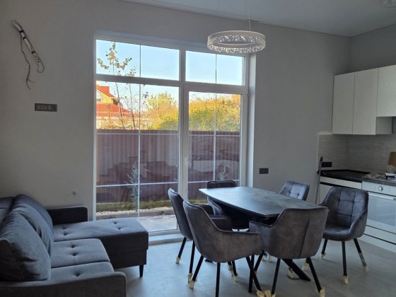 Терміново здаєтсься 2 кім+кухня студія,Котедж Червениця Бам,є двір Ужгород