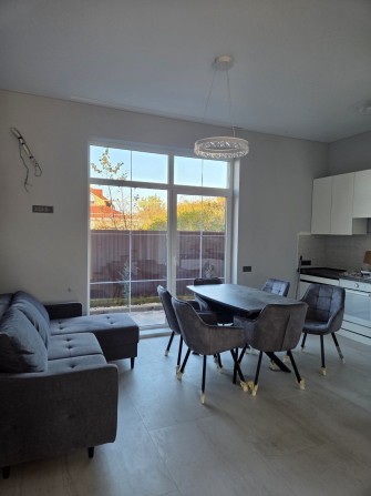 Терміново здаєтсься 2 кім+кухня студія,Котедж Червениця Бам,є двір - фото 1