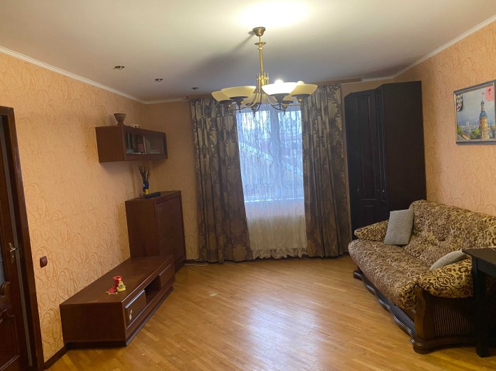 Довгострокова оренда част. будинку біля Петроцептру. 2 Варшавський пр. - фото 1