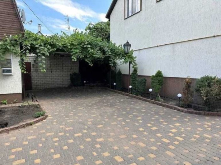 Оренда  будинку в місті, Окремий двір, є місце з навісом - фото 1