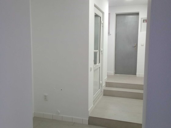 Оренда частини будинку, окремий вхід та в'їзд . Центр. Власник Кропивницький