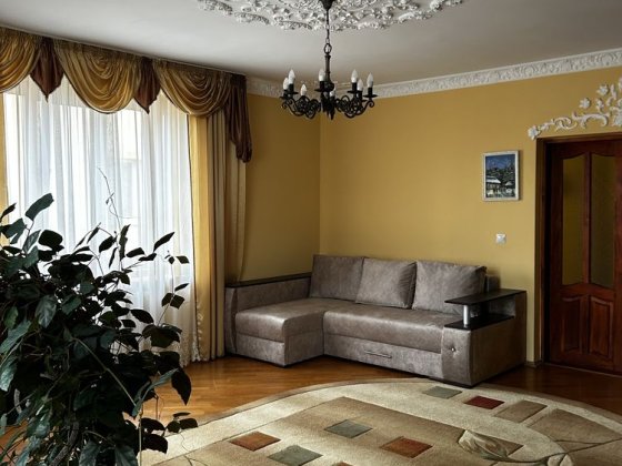 Оренда на довготривалий термін поверху в приватному будинку Львів