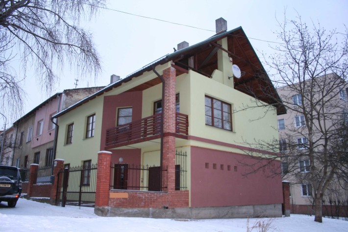 Оренда особняка поруч із парком, вул. Буцманюка - фото 1