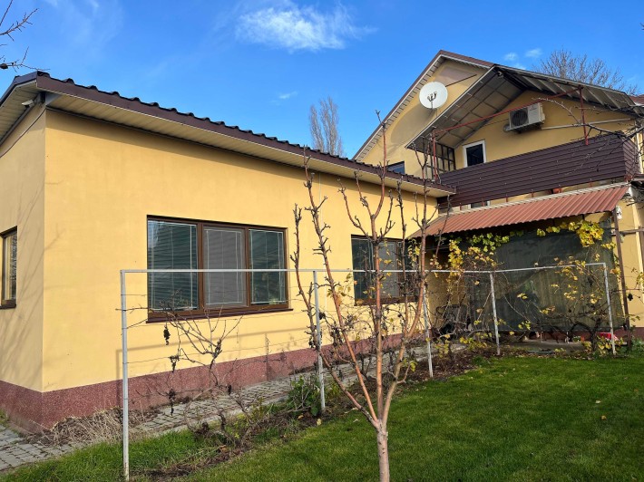 Долгосрочная аренда частного двухэтажного дома - фото 1