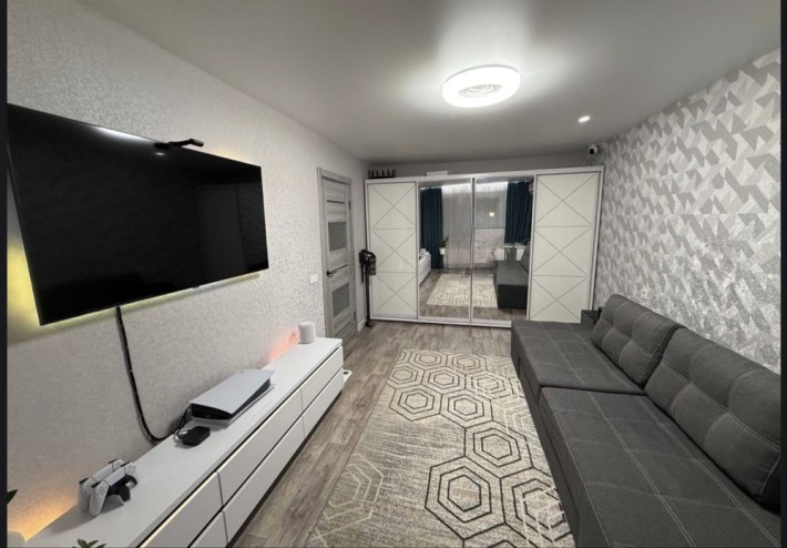 Продам 1к квартиру в Центральном районе - фото 1