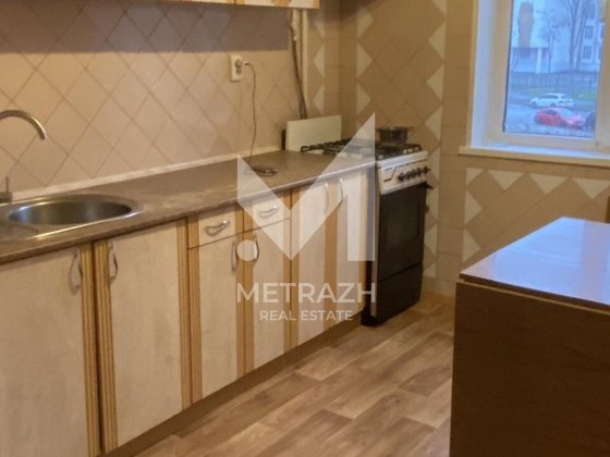 Простора 3-кімнатна біля Метро! Кошиця, 7! Киев