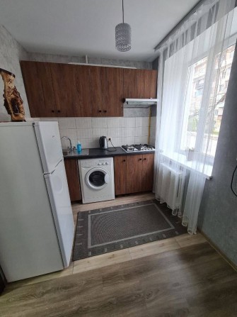 Продам 2 кім в центрі - фото 1