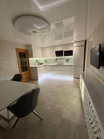 Продається 3 кім квартира 81 м2 з меблями на Робочій - фото 1