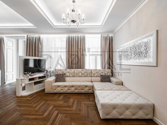 Продаж квартири центр Інститутська Киев