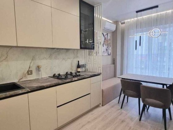 Продам 44м  Метрологічна Кришталеві Джерела Київ