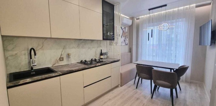 Продам 44м  Метрологічна Кришталеві Джерела - фото 1