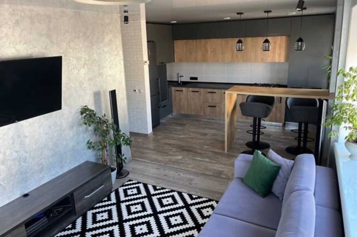 3-кімнатна квартира по вул. Перемоги з РЕМОНТОМ та А/О - фото 1