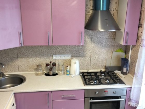 Продаю 2-х ком кв.4/9 ул.Героев 93 бригады,ост.ШКОЛА Запорожье