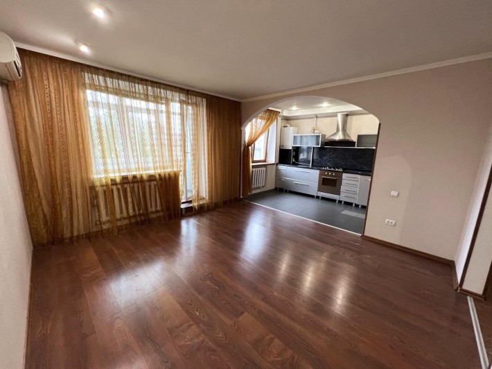 Продається стильна 3-кімнатна квартира у чудовому районі міста — вул. - фото 1