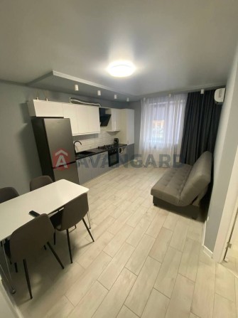 Продам 2 комнатную квартиру ЖК Счастливый  55 м2 - фото 1