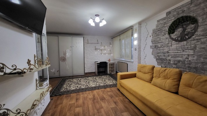 Продається укомплектована 2ккв поряд з Центром, можна по сертифікату - фото 1