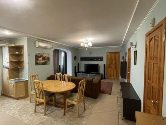 Продам 4-ри кімнатну квартиру 86 м² на Новомиколаївці + ГАРАЖ Кропивницький