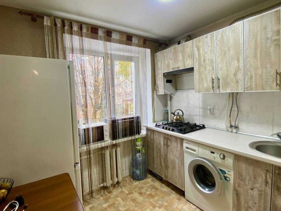 Продаж 2к квартира Цегла Вишенька середній поверх двухкомнатная Винница