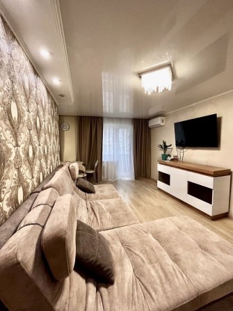 Продам шикарную 2к. Кв. на пр. Александра Поля ( Кирова) - фото 1