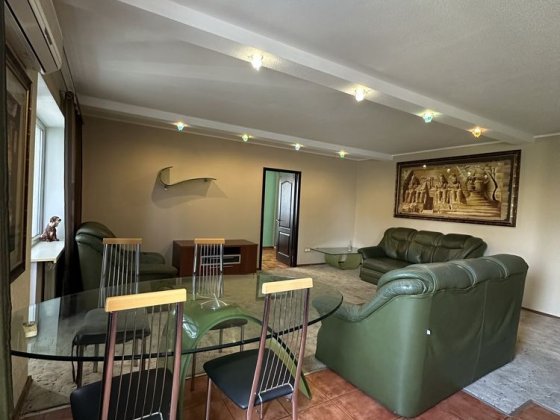 Велика 2к.квартира 62м, с видом на парк, 7/9