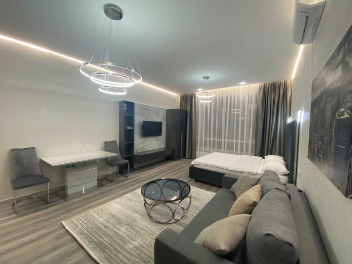 Дизайнерська 1-к, Центр, метро Палац України, Антоновича 131 - фото 1