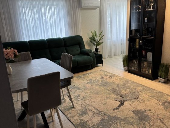 3 кімнатна квартира. Бабурка. З ремонтом і меблями.