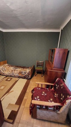 Здається кімната в затишній трьохкімнатній квартирі. - фото 1