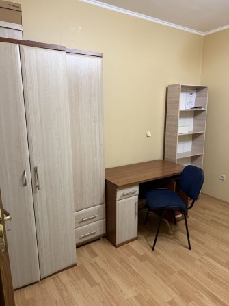 Підселення для двох дівчат у простору кімнату - фото 1