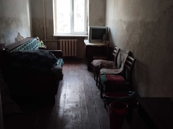 Комната в мало семейке.Пять комнат Секции.Живут только два человека. Кременчук