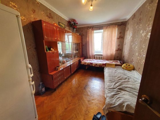 Здається місце у кімнаті, у районі 12-школи. Ровно