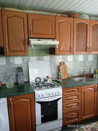 .Здається  кімната у будинку для жінки ,вул.Різдвяна-2000грн.1/2к.п. - фото 1