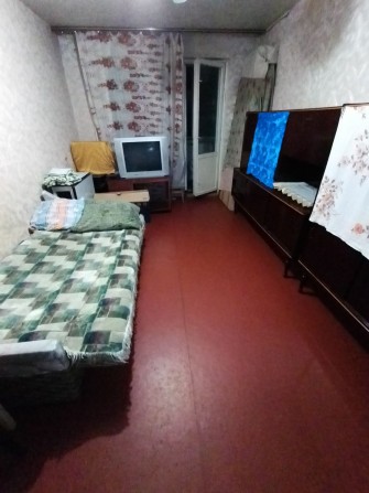 Сдам комн. в квар. без ком. без комис.. 1 чел женщ-мужч. Цена  договор - фото 1