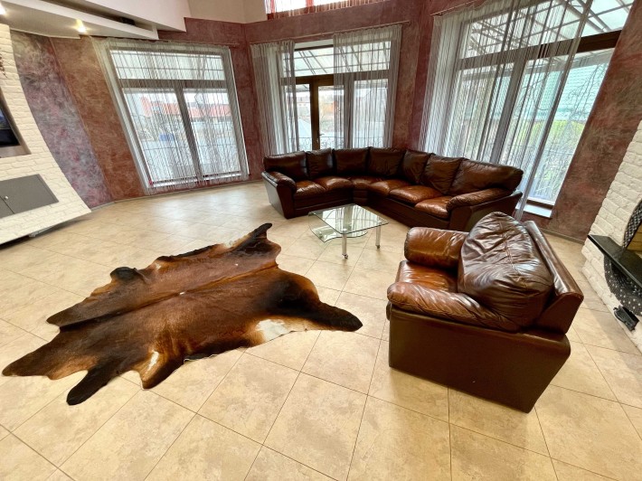 ЕКСКЛЮЗИВ! Величезний будинок, 2 басейни, будинок для персоналу. - фото 1