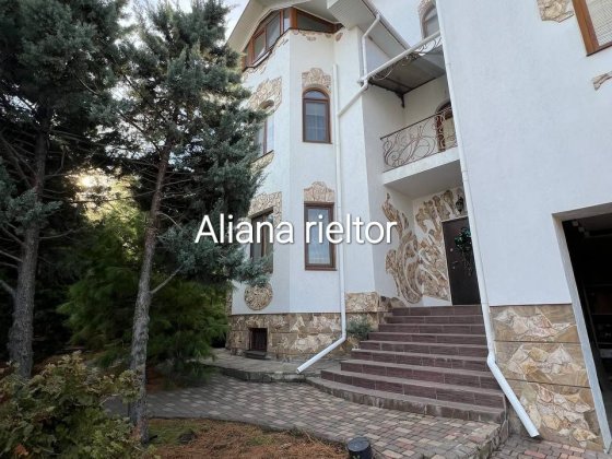 Аренда  дома 5 комнат подвал гараж участок 10 соток Одеса