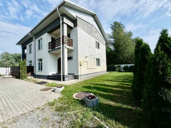 Довгострокова оренда Таунхаус метро прив. сектор Осокорки, м. Славутич Киев