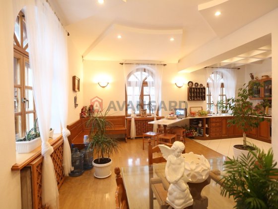 Продам відмінну 5-кім. Сталінка Парк Глоби 98000$ (торг) Днепр