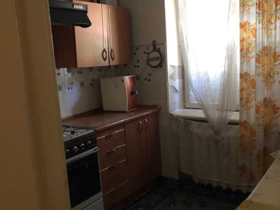 Продам дешево трехкомнатную квартиру в центре Запорожье